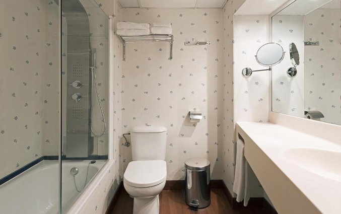 Badkamer in een hotelkamer van Hotel Tahiti Playa in de Costa Brava