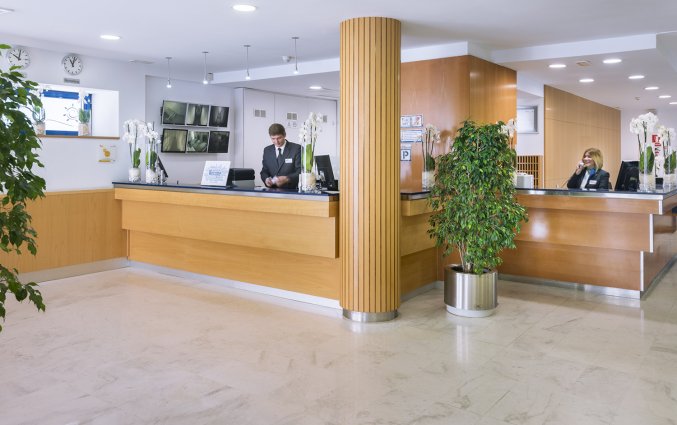 Receptie van Hotel Tahiti Playa aan de Costa Brava