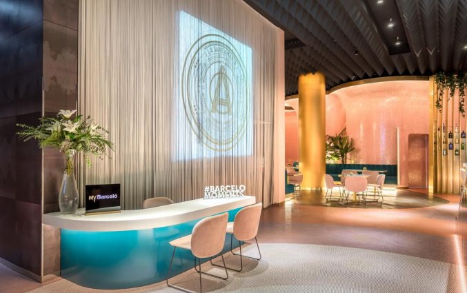 Balie bij het restaurant van Hotel Barcelo Malaga