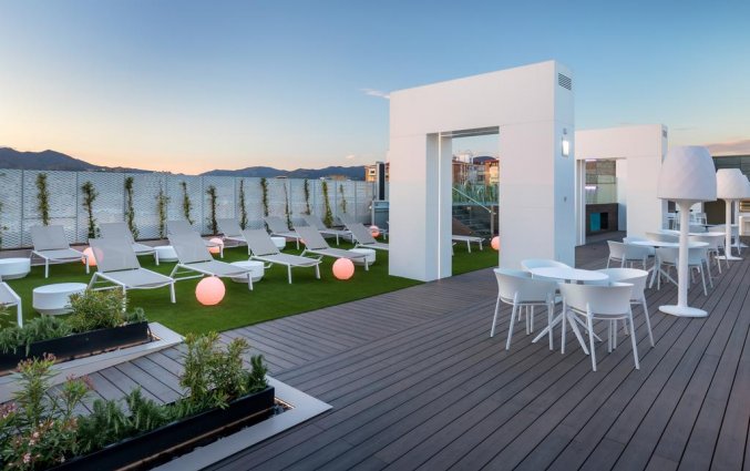 Zonneterras op het dakterras van Hotel Barcelo Malaga