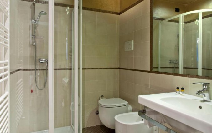 Badkamer van een tweepersoonskamer van hotel Scalzi Verona