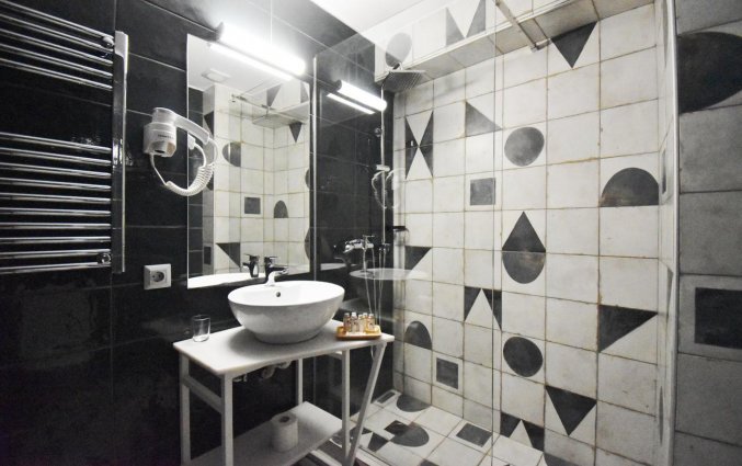 Badkamer van kamer in Hotel Be My Guest Athens