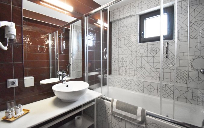 Badkamer van kamer in Hotel Be My Guest Athens