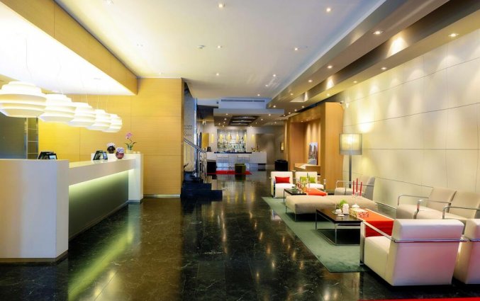 Receptie van NH Collection Villa de Bilbao