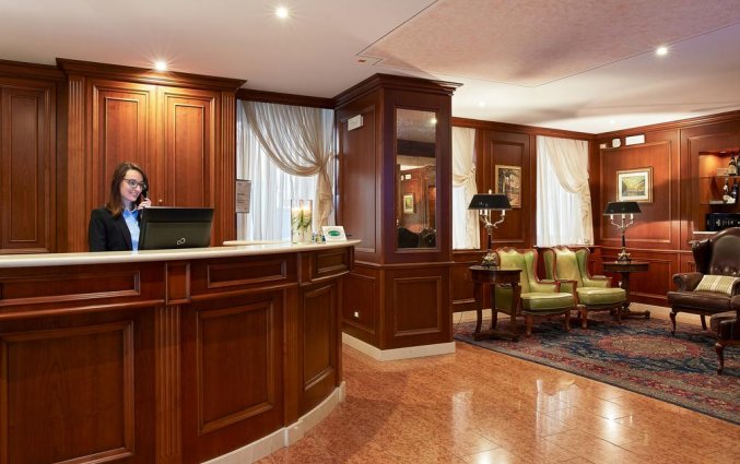 Receptie van hotel Albergo Mazzanti Verona