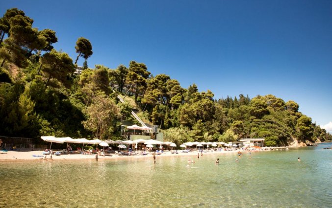 Strand van hotel Corfu Holiday Palace in Corfu