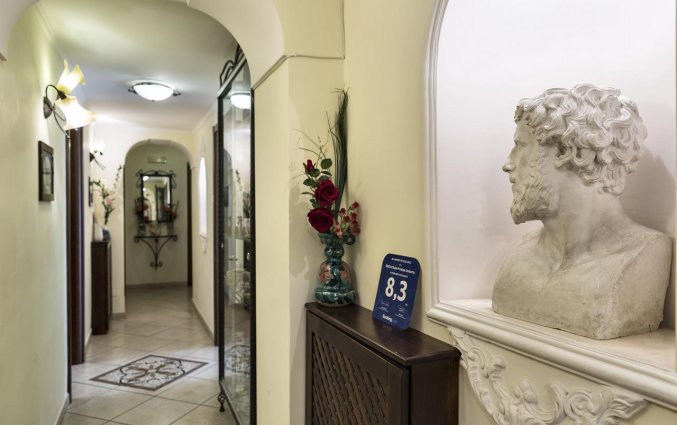 Entree van Bed & Breakfast Art Suite Principe Umberto in Napels