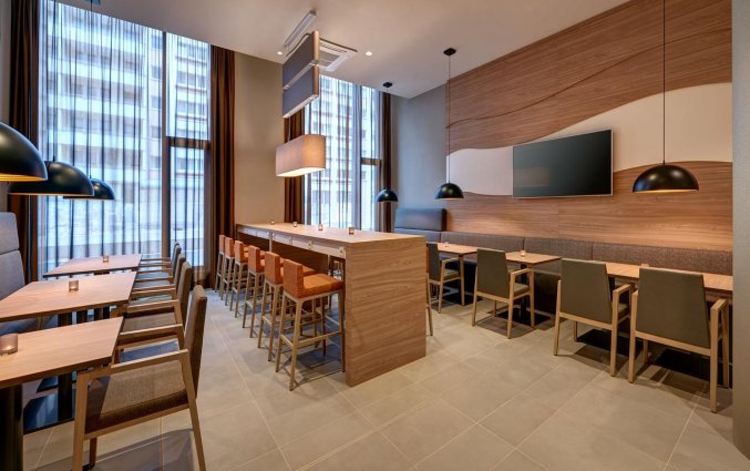 Lobby van Hotel Hampton Inn Berlin City Centre Alexanderplatz in Berlijn