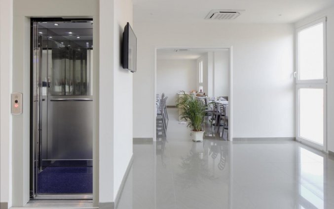 Lift en restaurant bij hotel Cantoria Florence