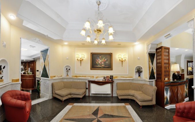 Hall van Hotel Palladium Palace Rome