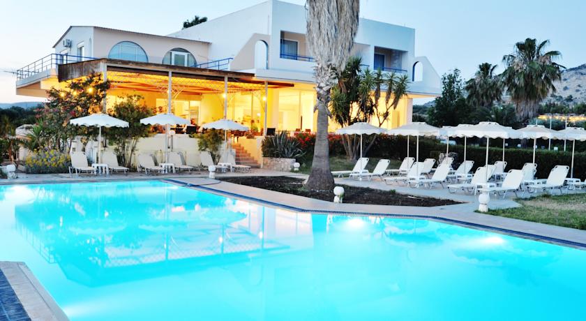 Buitenzwembad van Hotel Olive Garden op Rhodos