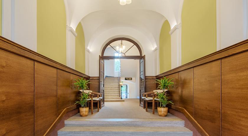 Hal van aparthotel Yarden in Krakau