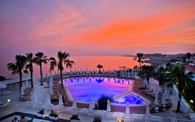 Zwembad van Hotel Flora Garden Beach in Side