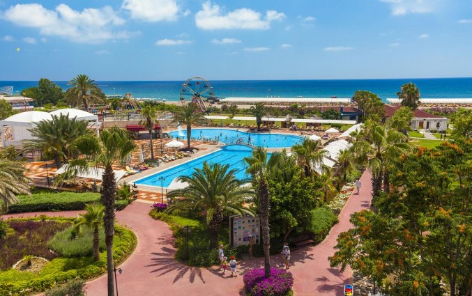 Buitenzwembad van Hotel Turan Prince World in Side