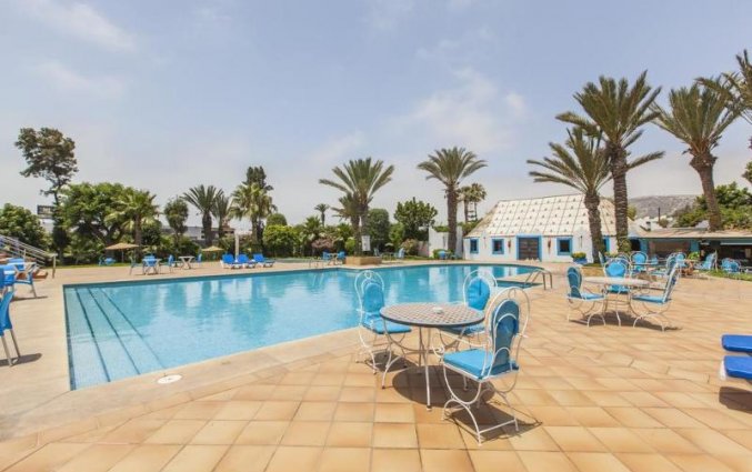 Zwembad bij hotel Oasis