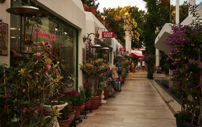 Tuin van Hotel Club Sera in Antalya