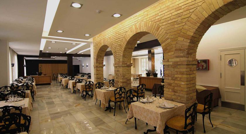 Ontbijtzaal van Hotel San Gil in Sevilla