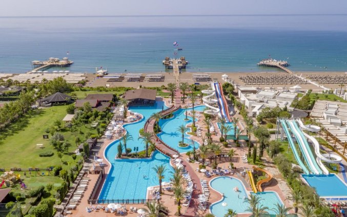 Zwembad van Hotel Liberty Lara in Antalya
