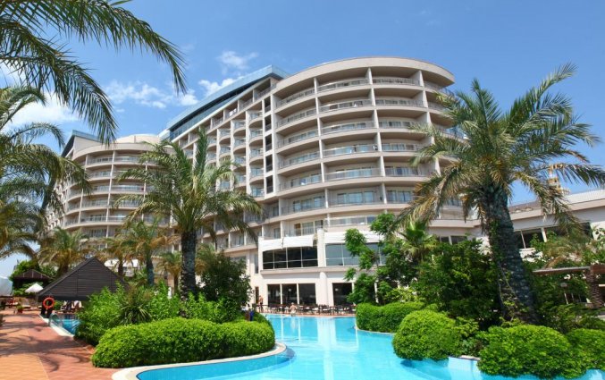 Zwembad van Hotel Liberty Lara in Antalya
