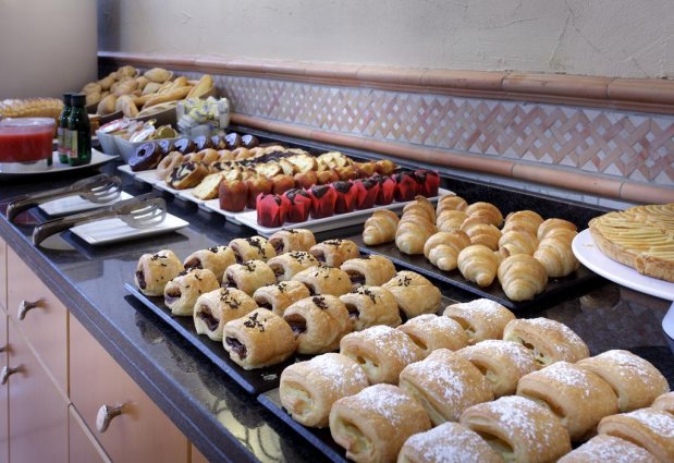 Ontbijtbuffet van hotel Eurostars Regina in Sevilla