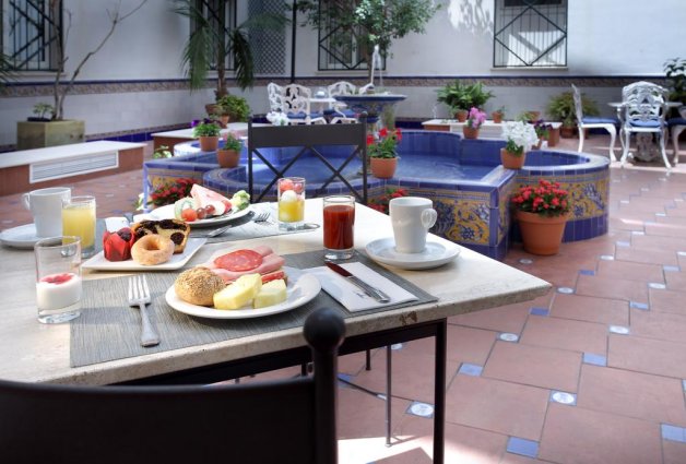 Terras van hotel Eurostars Regina in Sevilla