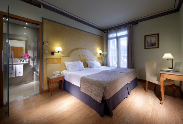 Tweepersoonskamer van hotel Eurostars Regina in Sevilla