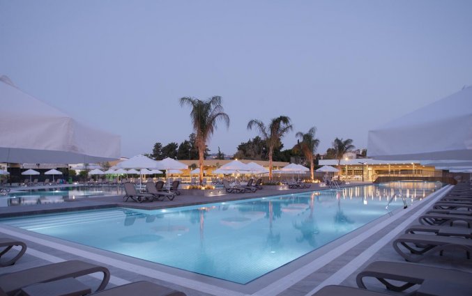 Buitenzwembad van Resort Green Garden in Alanya