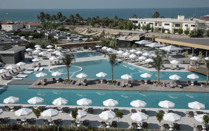 Buitenzwembad van Resort Green Garden in Alanya