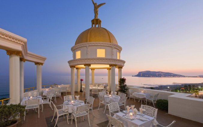 Terras van Hotel Antique Roman Palace in Alanya