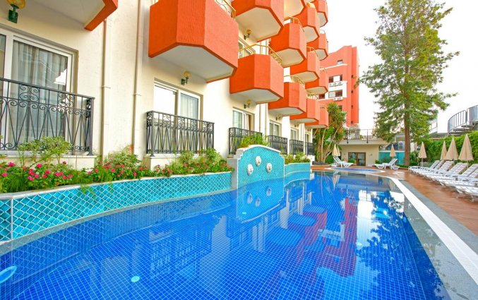 Zwembad van Hotel Antique Roman Palace in Alanya