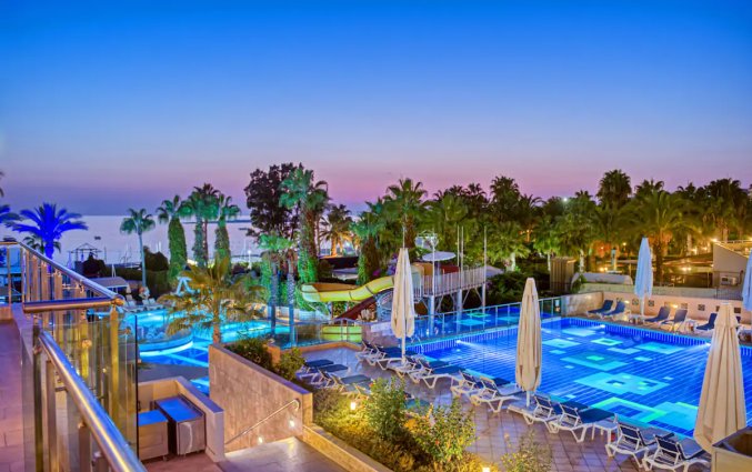 Buitenzwembaden van Hotel Sealife Buket Beach in Alanya