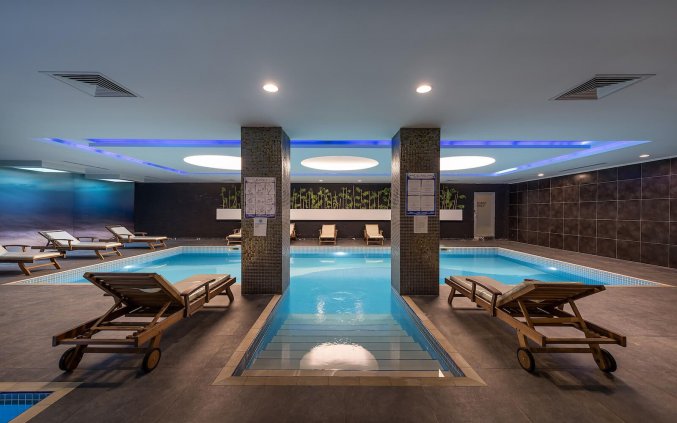 Binnenzwembad van Resort White City in Alanya