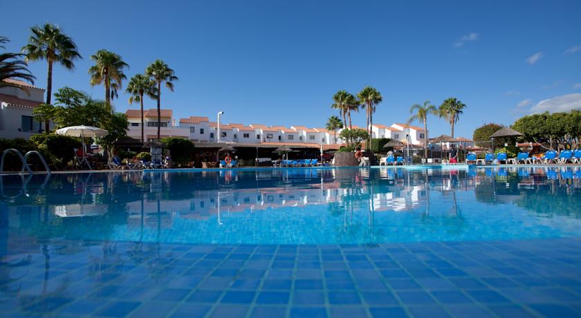 Buitenzwembad van Appartementen CLC Sunningdale Village op Tenerife
