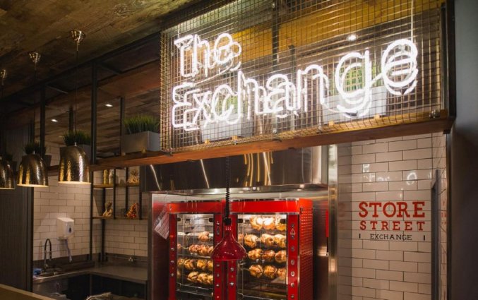 Snackbar van Hotel DoubleTree by Hilton Manchester Piccadilly