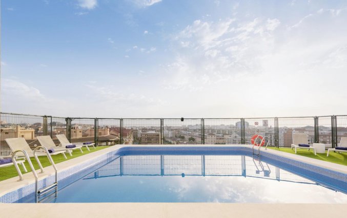 Buitenzwembad van Hotel Eurostars Rey Don Jaime in Valencia