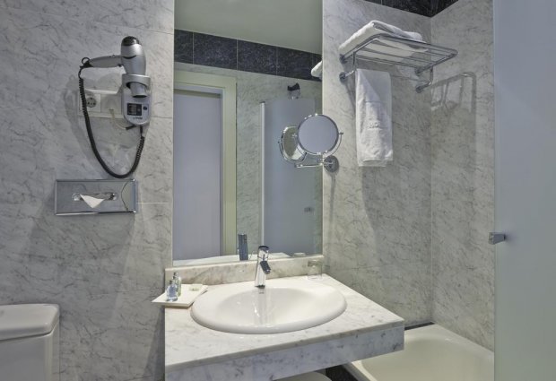 Badkamer van hotel NH las Artes in Valencia