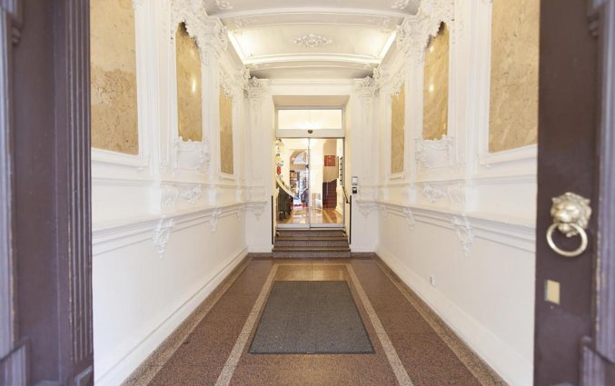 Entree van Hotel Atos in Praag