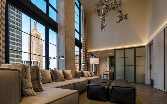 Zithoek van hotel Moxy NYC Chelsea