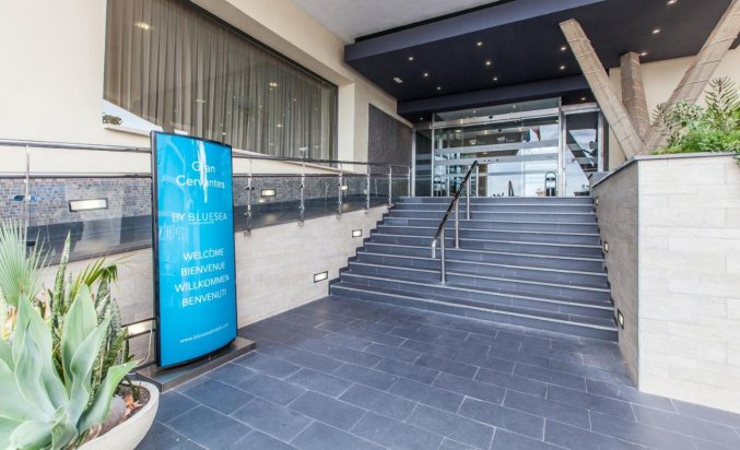 Ingang van Gran Cervantes by Blue Sea Costa del Sol