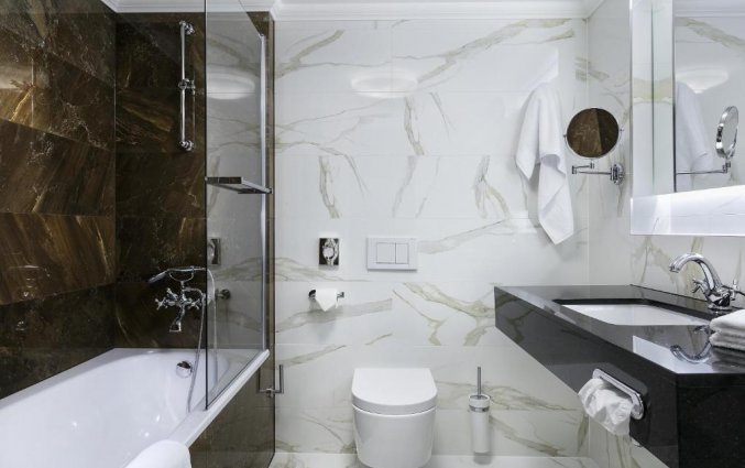 Badkamer in een kamer van Hotel Cosmopolitan in Praag