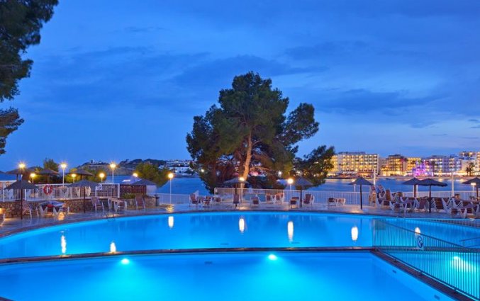 Zwembad van ALUA MIAMI IBIZA