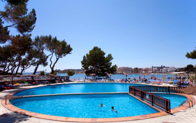 Zwembad van ALUA MIAMI IBIZA