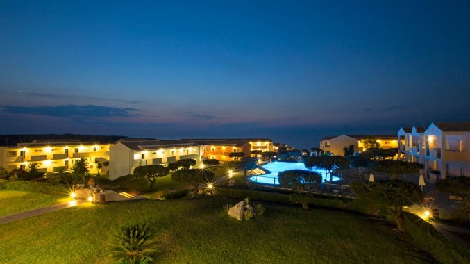 Buitenzwembad van Resort Mareblue Beach op Corfu