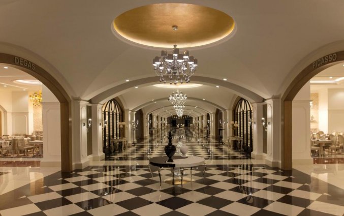 Hal Delphin Imperial