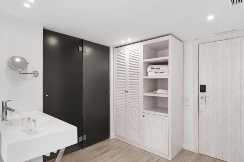 Badkamer van hotel Barcelo Portinatx