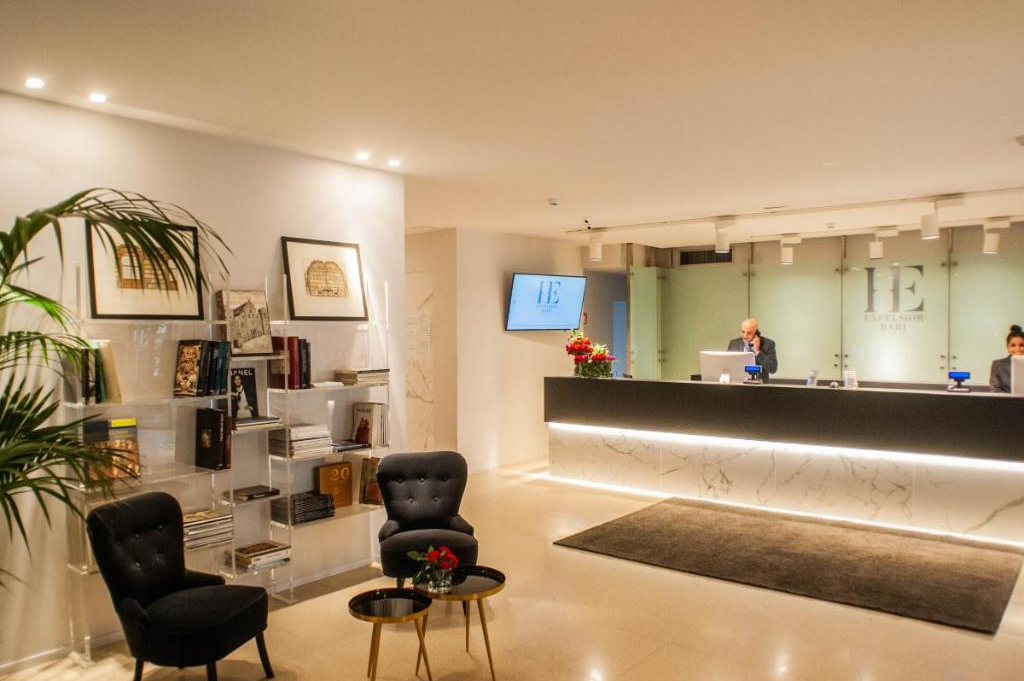 Receptie van Hotel Excelsior Bari 