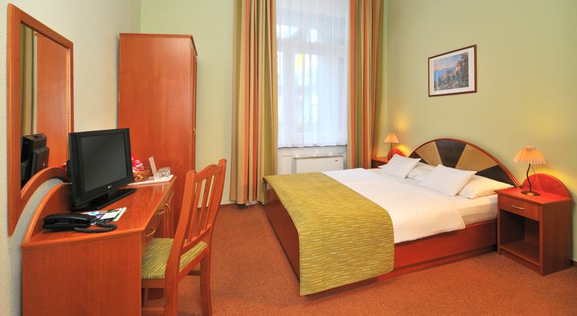 Tweepersoonskamer van hotel Baross City in Budapest