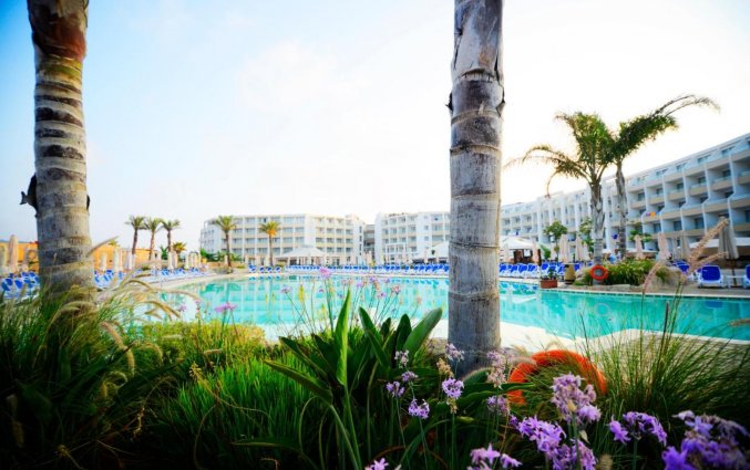 Buitenzwembad van Resort DB Seabank op Malta