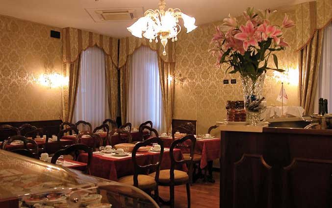 Ontbijtzaal van Hotel Gorizia a la Valigia in Venetie