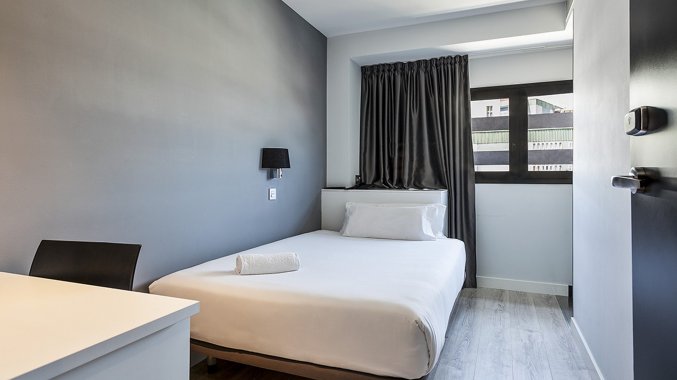 Tweepersoonskamer met double bed van hotel Andante in Barcelona